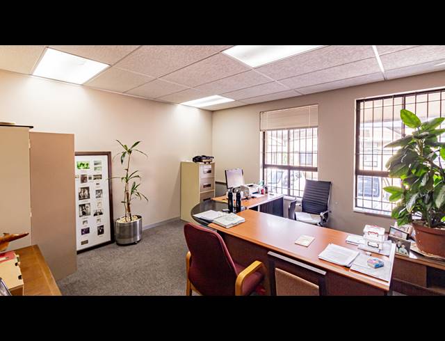 391M² OFFICE TO LET IN FERNDALE